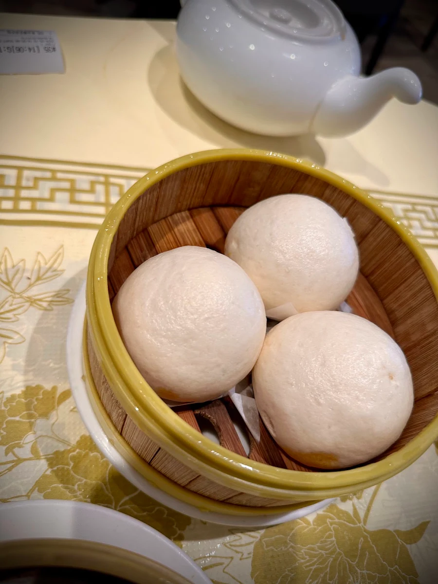 steamed egg yolk custard buns 爆酱流沙饱